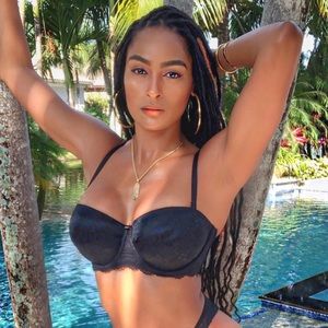 Savage x Fenty black lace bra